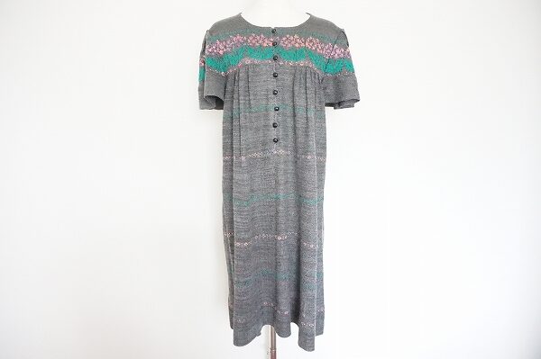 さわやかな印象になる｜斉藤都世子のワンピースを買取しました