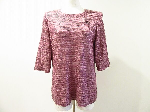 たおやかなピンクで女性の柔らかさを演出|斉藤都世子のニットを買取しました