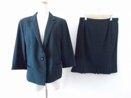 一味違う雰囲気が素敵｜レリアンのスカートスーツを買取しました