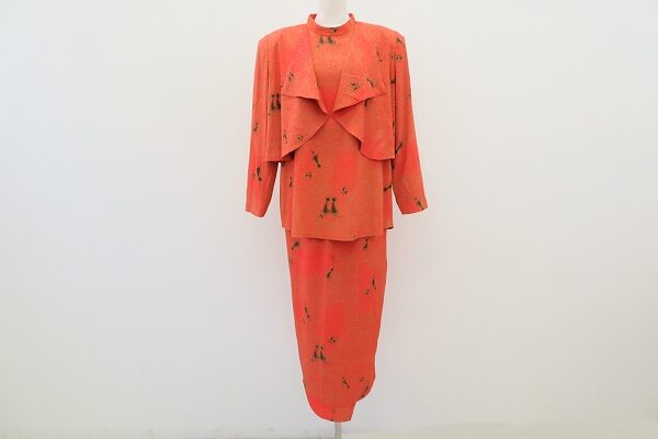 詩仙堂のお得なスリーピースを美品状態で買取させて頂きました