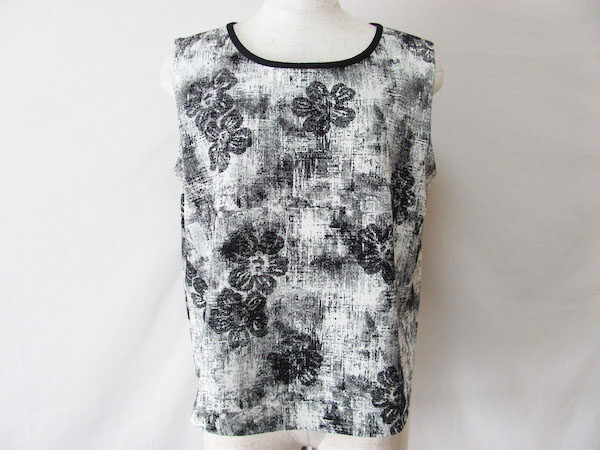 詩仙堂のモノトーンな花柄カットソーを買取させて頂きました