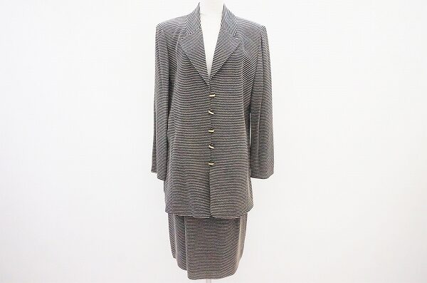 程よい広がりがエレガント レリアンのセットアップを買取しました