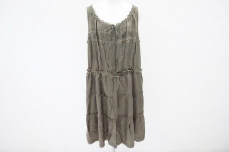 カーキ×レースの組み合わせが大人に仕上げる アズノウアズオオラカのワンピースをお買取