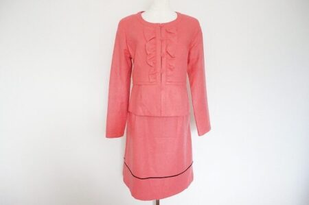 華やかさが光る クレージュのスカートスーツを買取しました