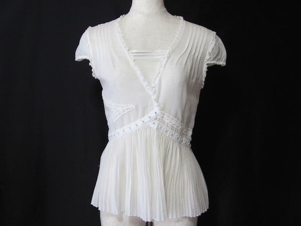 細かい部分までシルエットが素敵 ブルマリンのブラウスを買取しました