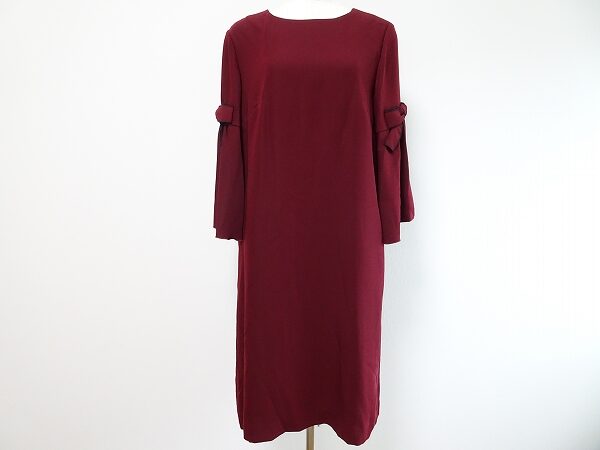 濃いレッドがセクシーなギャラリービスコンティのワンピースを買取しました