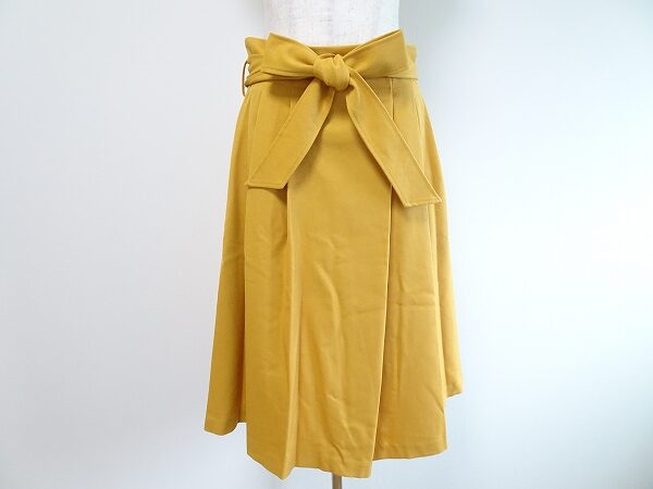 明るくも仕上げてくれる ギャラリービスコンティのスカートを買取しました