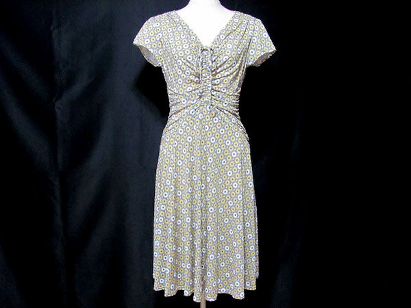 ウエスト周りのギャザーが綺麗なエジェリのワンピースを買取しました