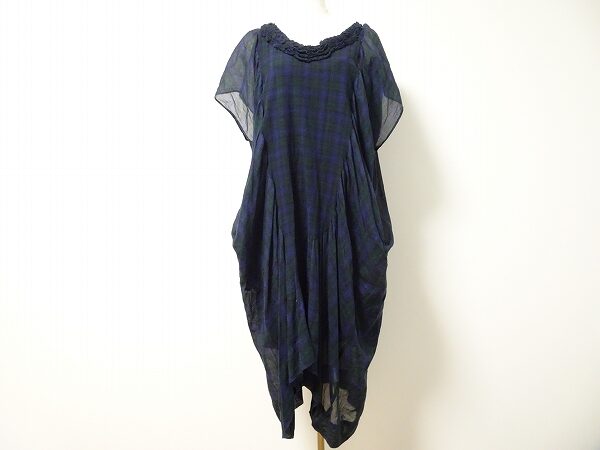 変形デザインが綺麗なアズノウアズのワンピースを買取しました