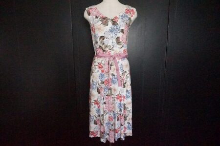 見事な華やかさを感じる ローラアシュレイのワンピースを買取しました