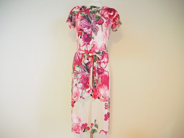 フローラルな雰囲気が素敵なローラアシュレイのワンピースを買取しました