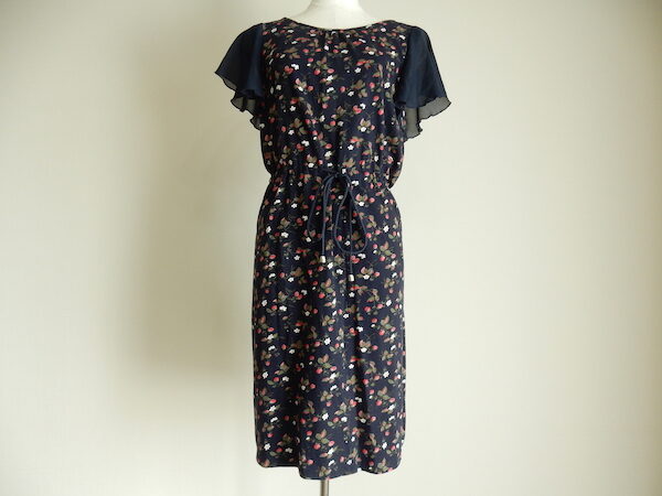 フリルのバランスと花柄が上品 ローラアシュレイのワンピースを買取しました