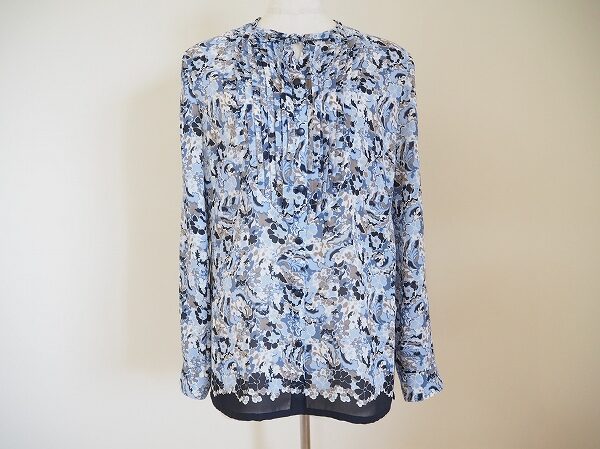 マーブル調の花柄が鮮やか レリアンのブラウスを買取しました