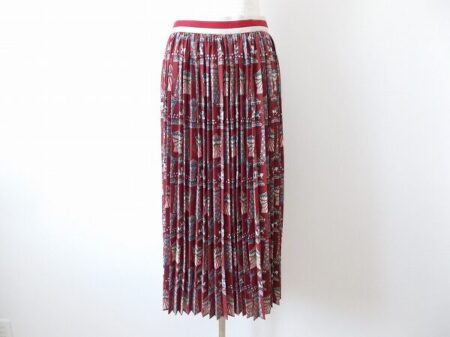 エンジ色が輝く アズノウアズのプリーツスカートを買取しました