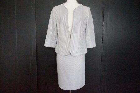 シンプルなのにしっかり決まる タルボットのスカートスーツを買取しました