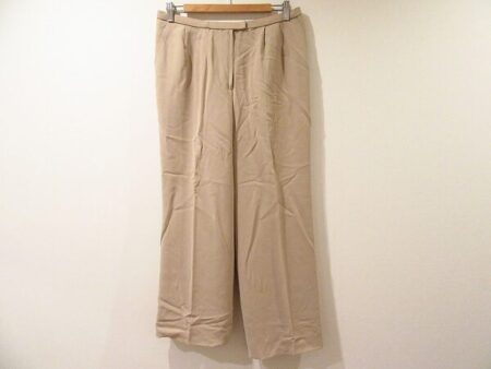 ほんのりベージュで使いまわしも可能 レリアンのパンツを買取しました