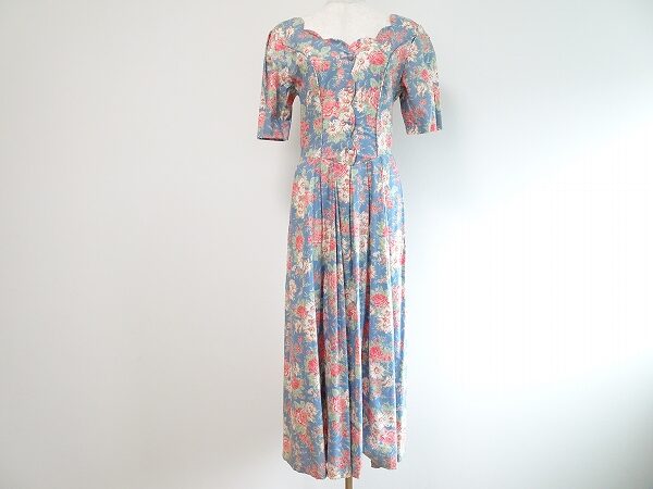 優しい花柄が嬉しい ローラアシュレイのワンピースを買取しました