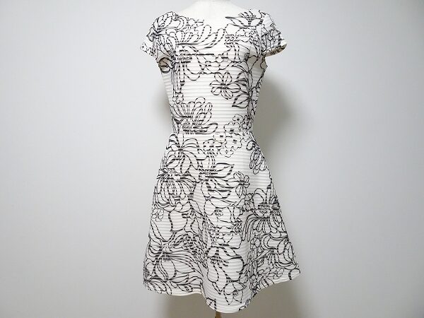 ほのかなお花がグレート！エジェリのワンピースを買取しました