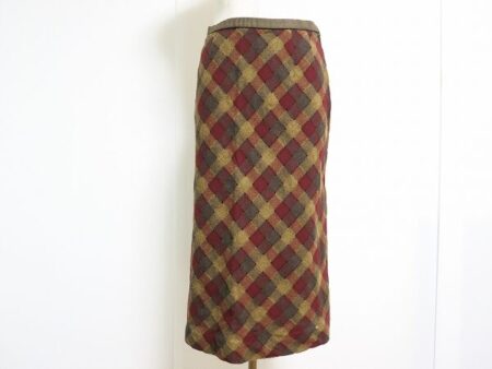 華やぐ色合いが見事なレリアンのスカートを買取しました