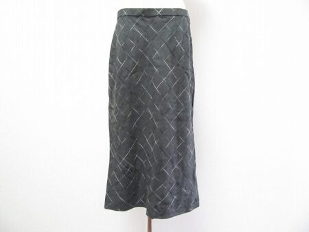 しっとりしたデザインが嬉しい レリアンのスカートを買取しました