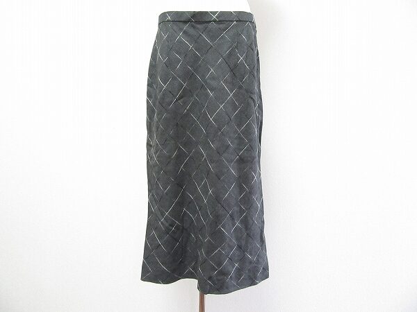 しっとりしたデザインが嬉しい レリアンのスカートを買取しました