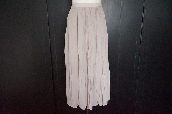 柔らかいベージュにリラックス レリアンのスカートを買取しました