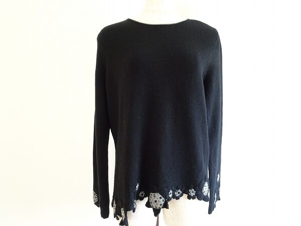 裾のお花で可愛らしく レリアンのニットを買取しました