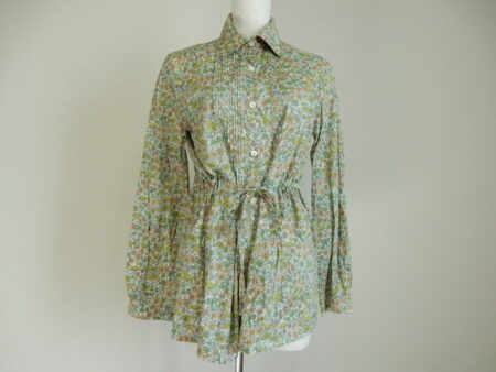 グリーンの花柄に癒される アマカのブラウスを買取しました