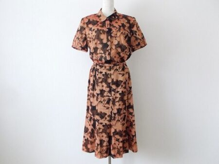 華やかな色合いが見事です レリアンのセットアップを買取しました