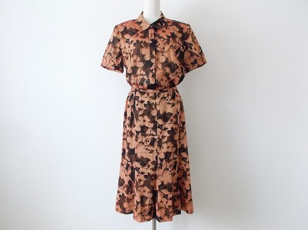 華やかな色合いが見事です レリアンのセットアップを買取しました