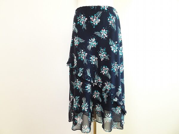 シックな中にもある華やかさ ローラアシュレイのスカートを買取しました