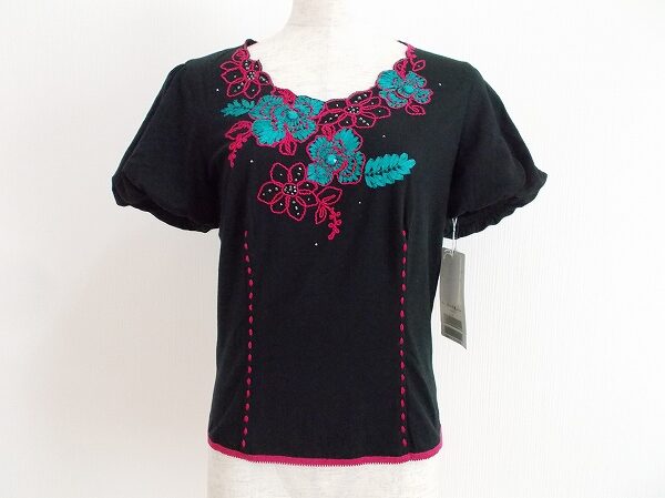 豪華な花が目に残る 伊太利屋のカットソーを買取しました