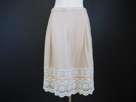 寄り添う様なレースでしっとり感をプラス ギャラリービスコンティのスカートを買取しました