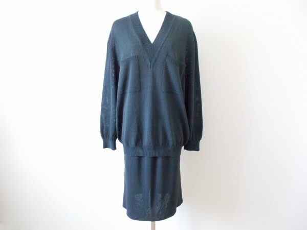 ダークカラーもビビットカラーも合う!ビスケー 紺 セットアップを買取しました