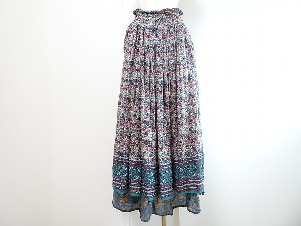 華やかでシックな印象に アズノウアズオオラカのスカートを買取しました