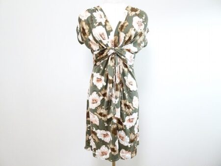 大ぶりな花柄でエレガントに！フィフィーユパリのワンピースを買取しました