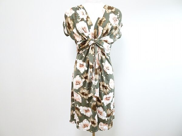 大ぶりな花柄でエレガントに！フィフィーユパリのワンピースを買取しました