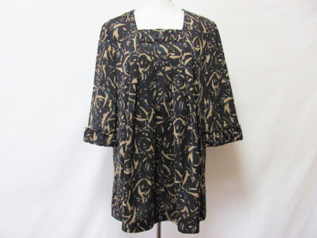 凛とした雰囲気となる レリアンのカットソーを買取しました