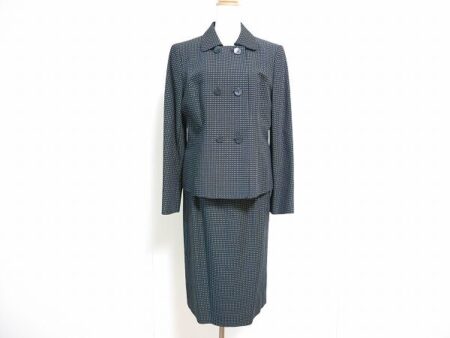 まとまりある女性になれる レリアンのスカートスーツを買取しました