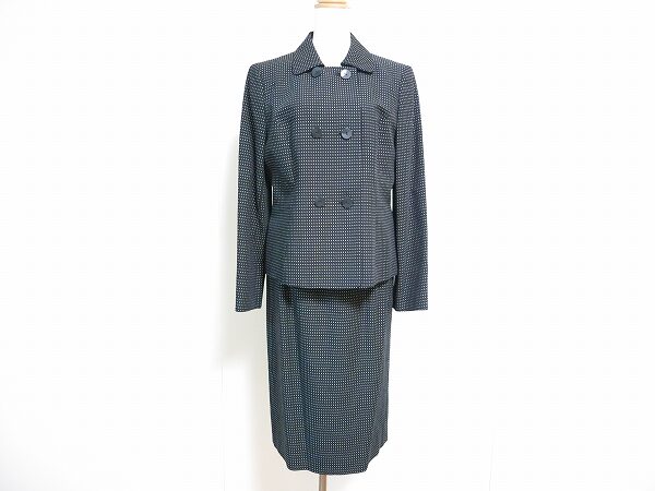 まとまりある女性になれる レリアンのスカートスーツを買取しました