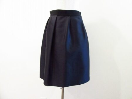 定番カラーとふわりとしたデザインが絶妙！ジャンバティスタヴァリのスカートを買取しました