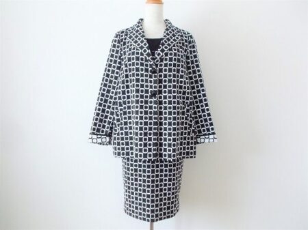 余裕ある大人女性に仕上がる コッカパーニのワンピーススーツを買取しました