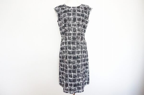 そっと寄り添うようなシルエットが素敵なモングレ グラン山貴のワンピースを買取しました