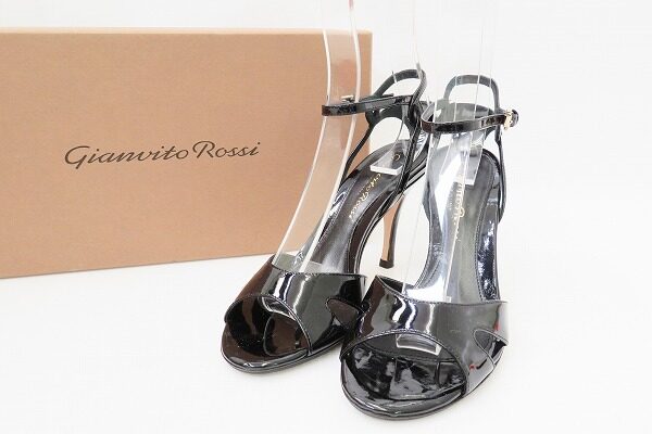 スッキリさ上質さを感じる ジャンヴィトロッシのサンダルを買取しました