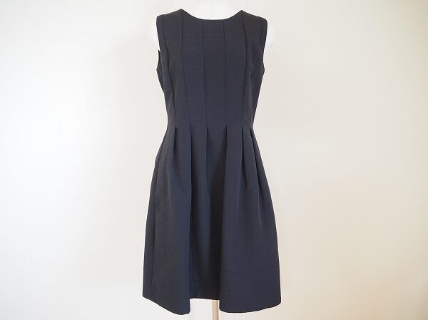 線が綺麗なアナディスのワンピースを買取しました
