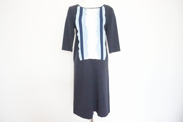 紺×白のさわやかで品のある装いに ペニーブラックのワンピースを買取しました