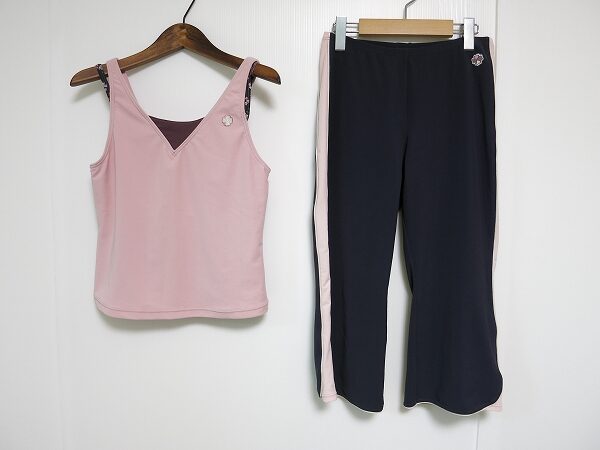 運動時にも可愛さを忘れたくない！ウェルコンフォ チャコットのセットアップを買取しました