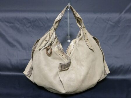 大きめ出色々と入る ルポのショルダーバッグを買取しました