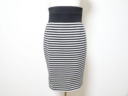 ボーダーなのにしっとり決まる アクリスプントのスカートを買取しました