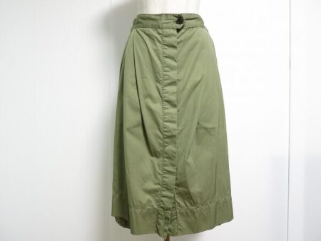 ステッチの効き具合が可愛い ホームスパンのスカートを買取しました